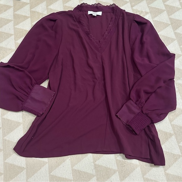 CeCe
Women's Long-Sleeve Smocked-Cuff V-Neck Blouse - Picture 1 of 2